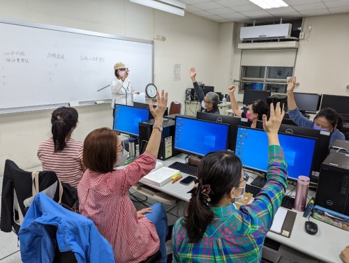 111-1做111-2 夜碩二甲選課輔導