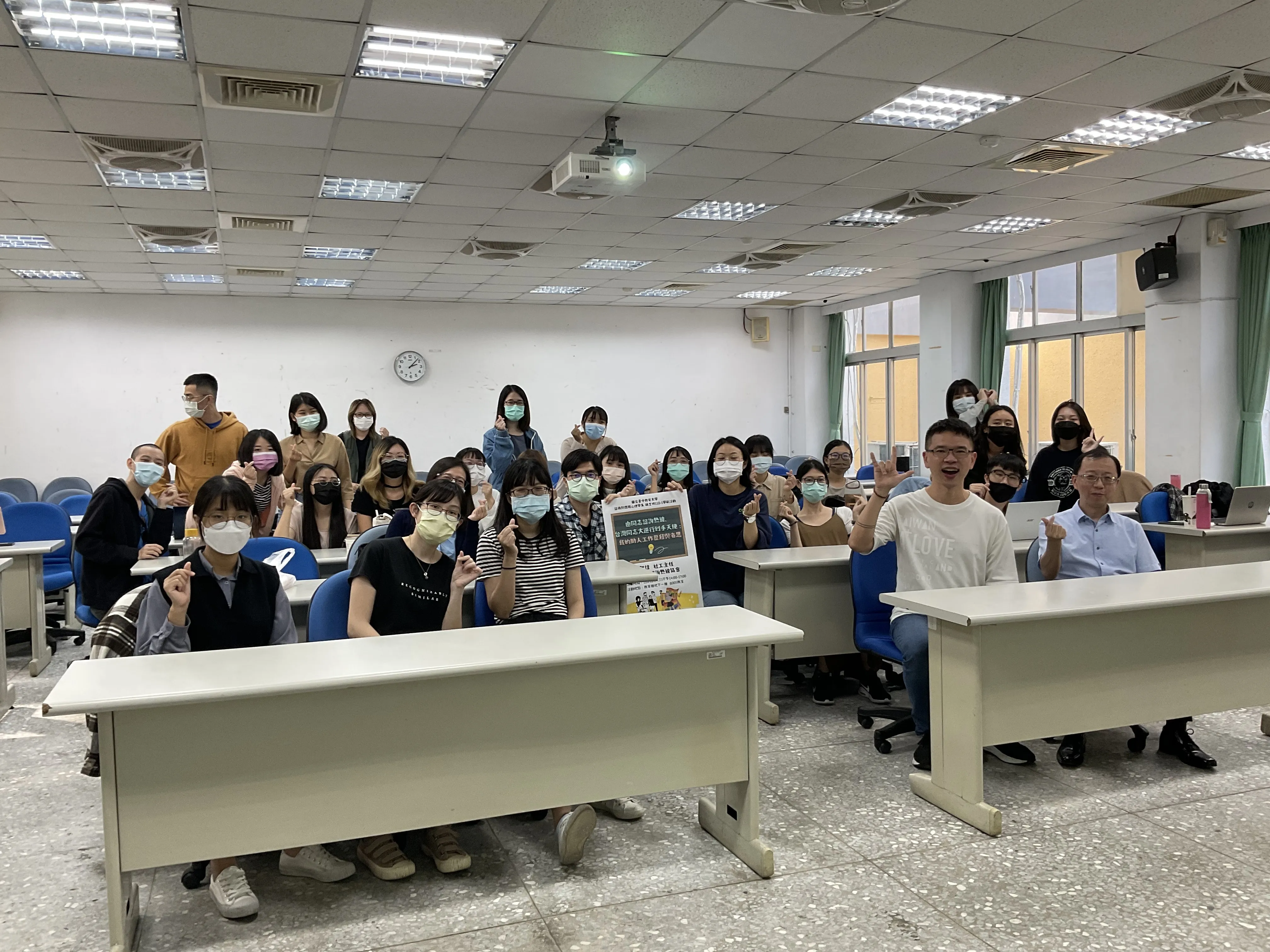 110學年度-110.11.17-鄭智偉台灣同志諮詢熱線協會社工主任-由同志諮詢熱線等之助人歷程與省思 第7張