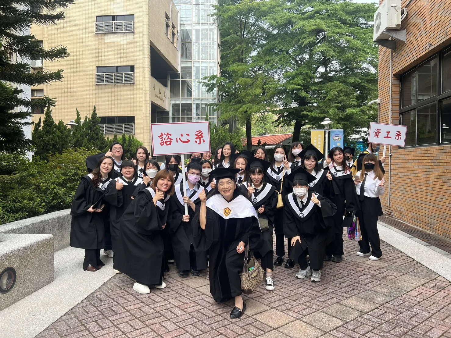 111學年度系畢典 第3張