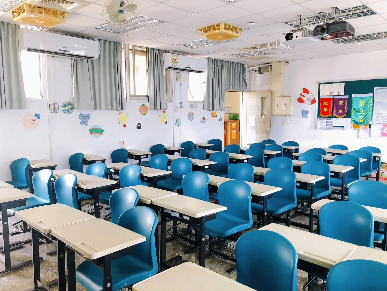 本系擁有多間 專業教室，包含個別諮商室、團體諮商室、心理測驗室以及多間遊戲治療室等。 第2張