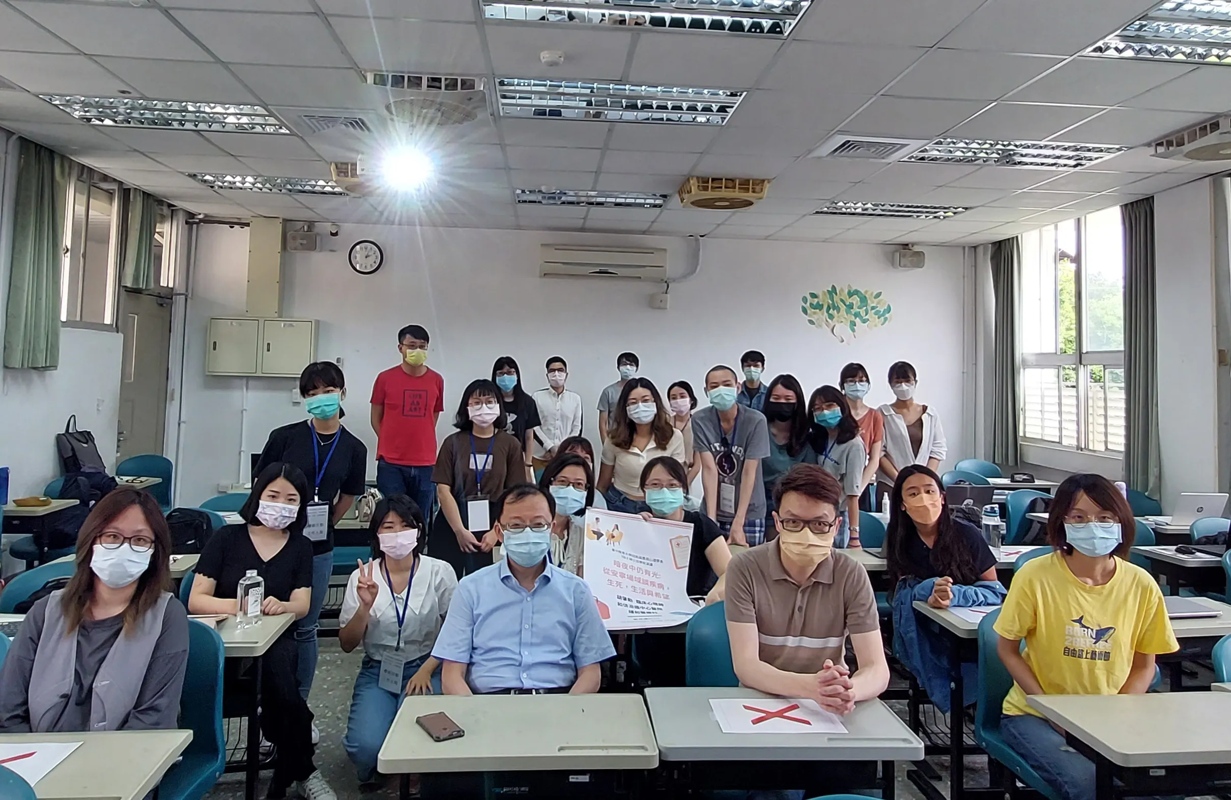 111學年度-111.04.13-暗夜中仍有光-從安寧場域談疾病、生死、生活與希望 第1張