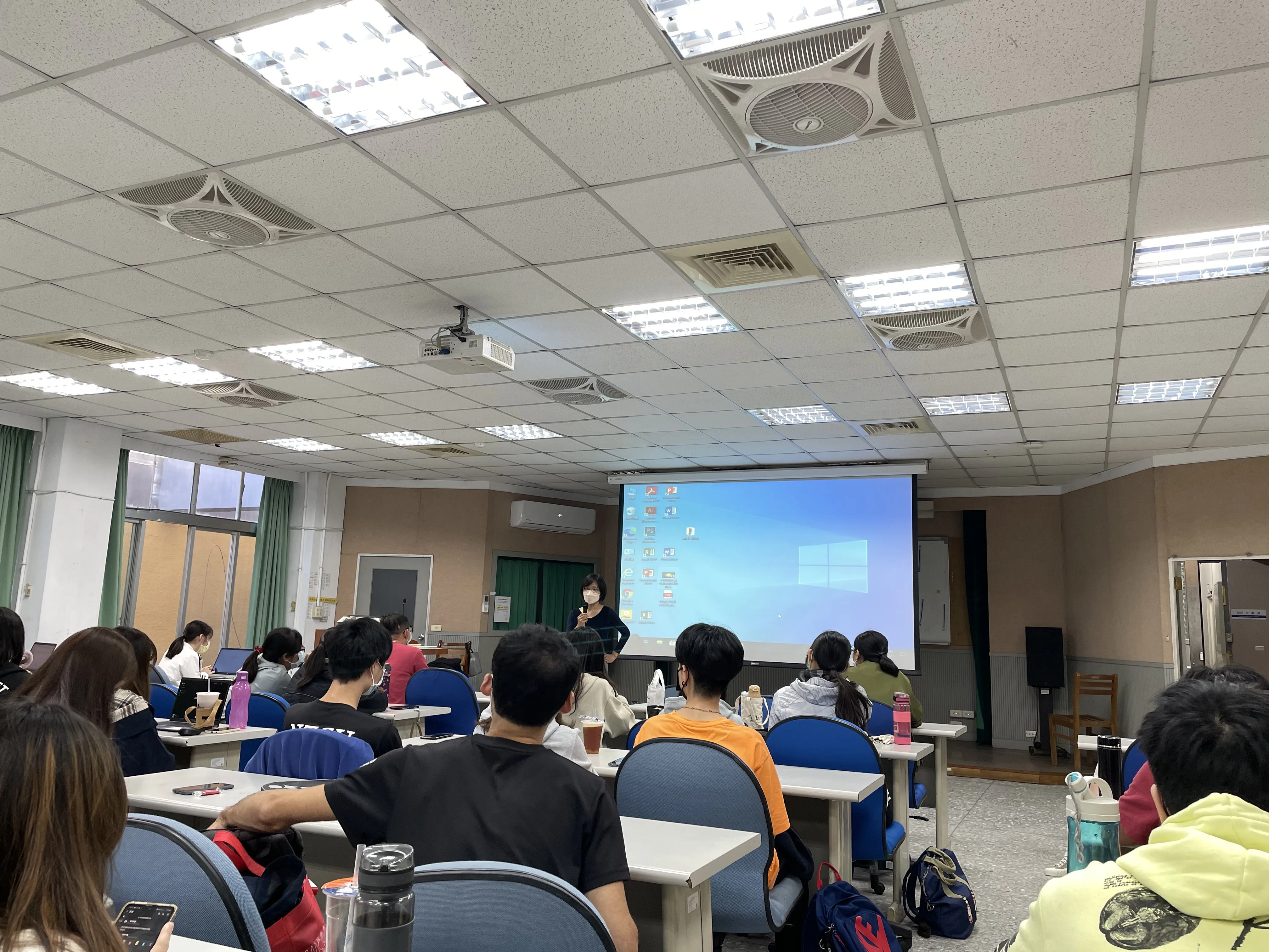 110學年度-110.12.07-系聯合班會 第1張