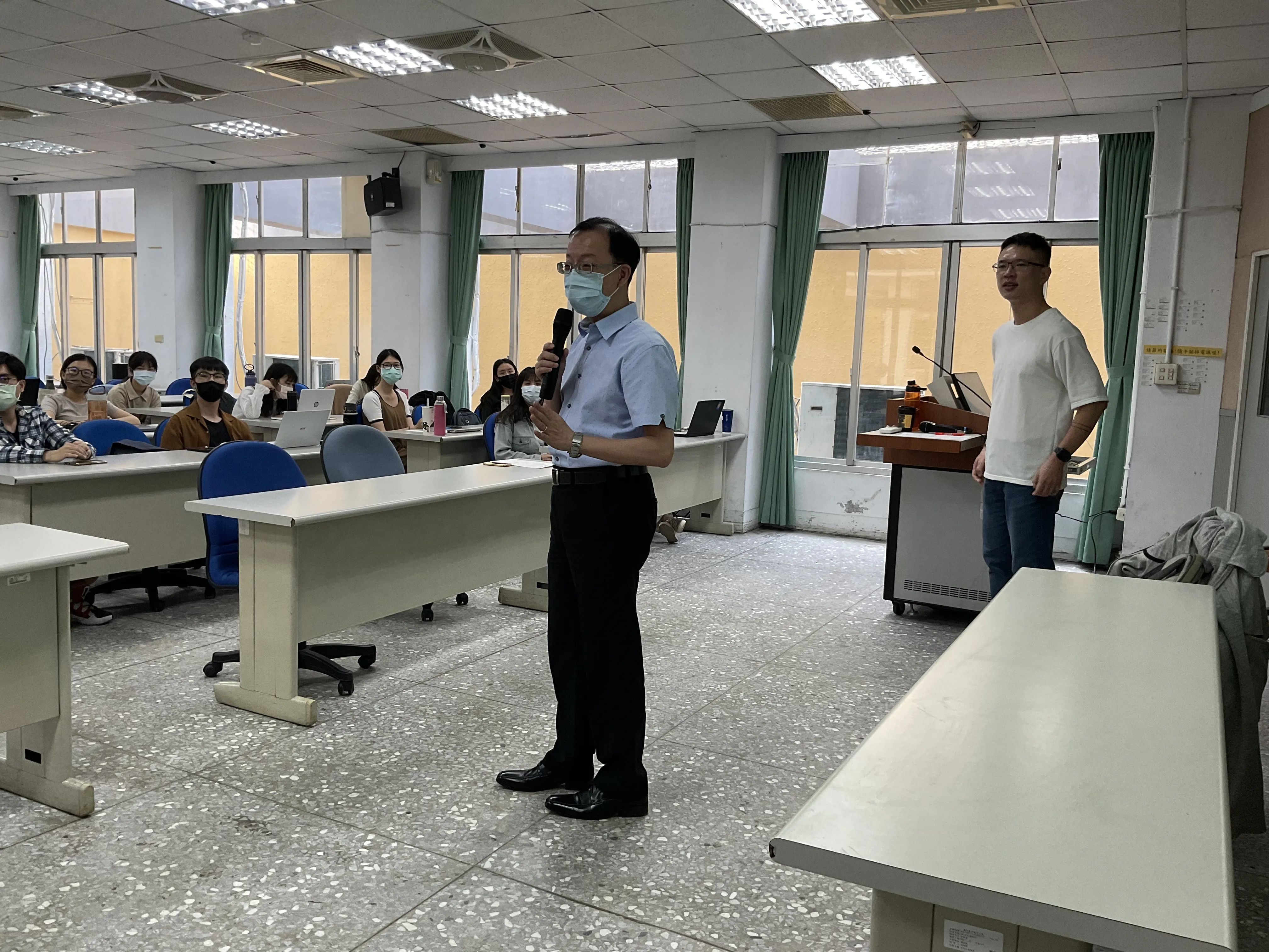 110學年度-110.11.17-鄭智偉台灣同志諮詢熱線協會社工主任-由同志諮詢熱線等之助人歷程與省思 第8張